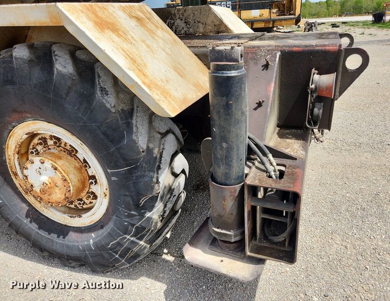 image for item MW9758 1980 P&H Omega 20-20  crane