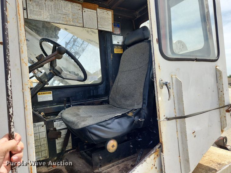 image for item MW9758 1980 P&H Omega 20-20  crane