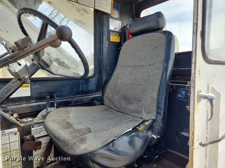 image for item MW9758 1980 P&H Omega 20-20  crane