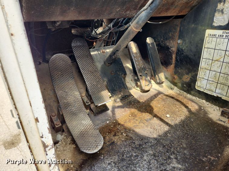 image for item MW9758 1980 P&H Omega 20-20  crane