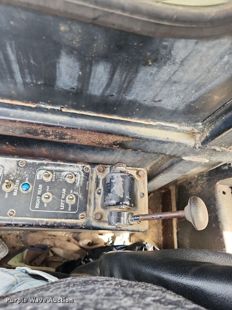 image for item MW9758 1980 P&H Omega 20-20  crane