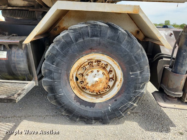 image for item MW9758 1980 P&H Omega 20-20  crane