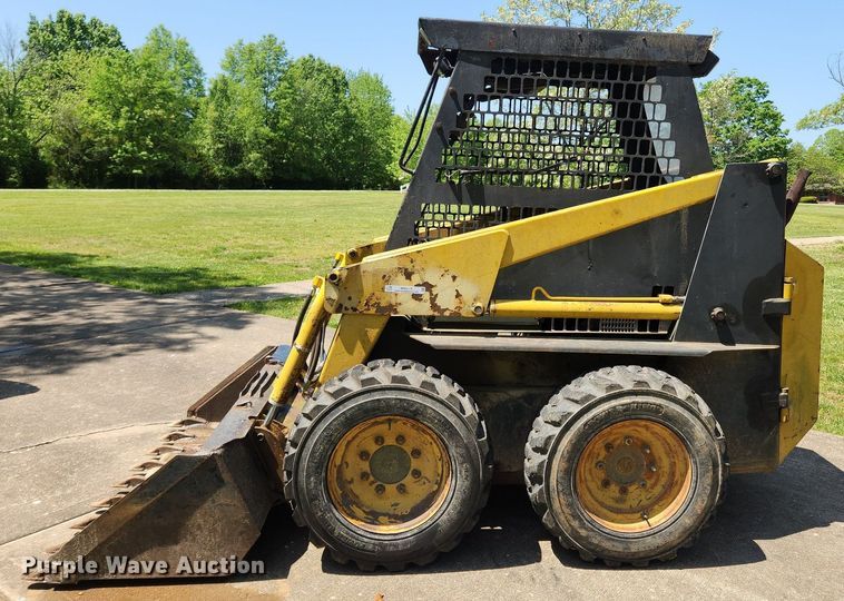 image for item MW9778 Mahto L1300  skid steer loader