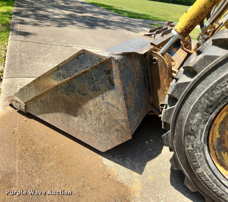 image for item MW9778 Mahto L1300  skid steer loader