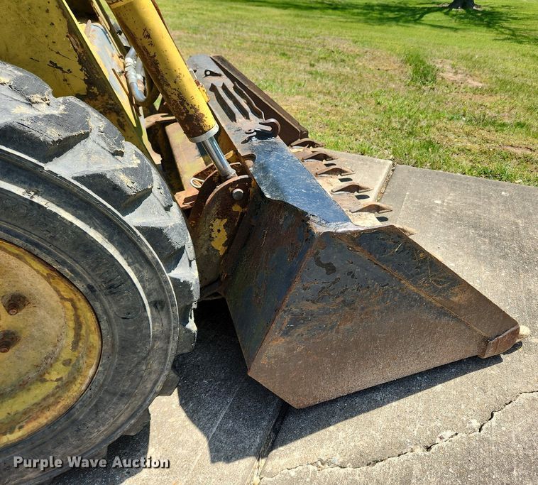 image for item MW9778 Mahto L1300  skid steer loader