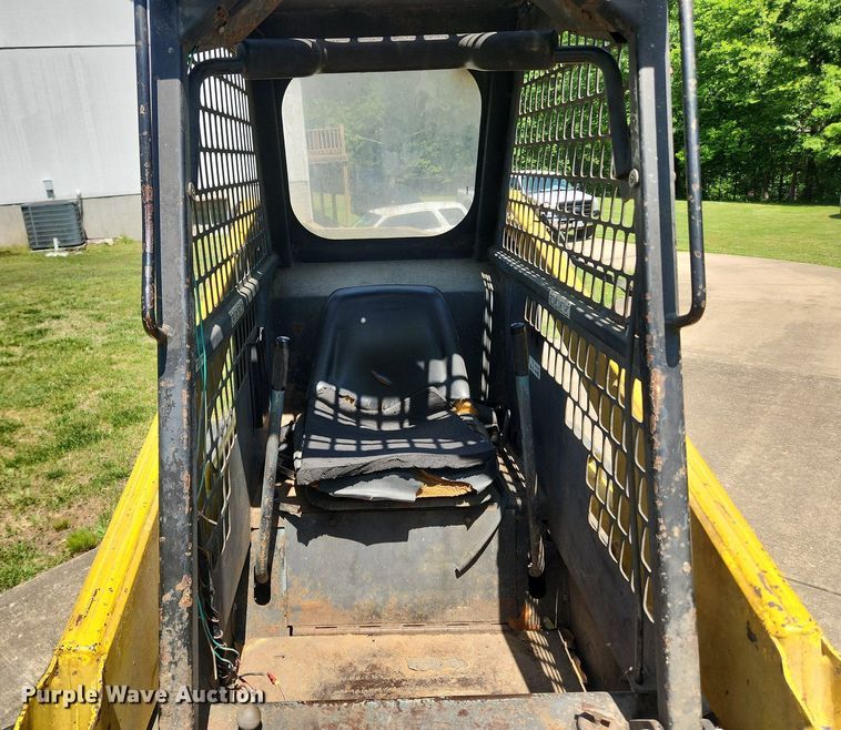 image for item MW9778 Mahto L1300  skid steer loader