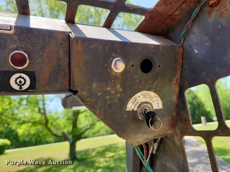 image for item MW9778 Mahto L1300  skid steer loader