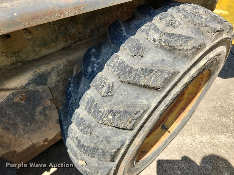 image for item MW9778 Mahto L1300  skid steer loader