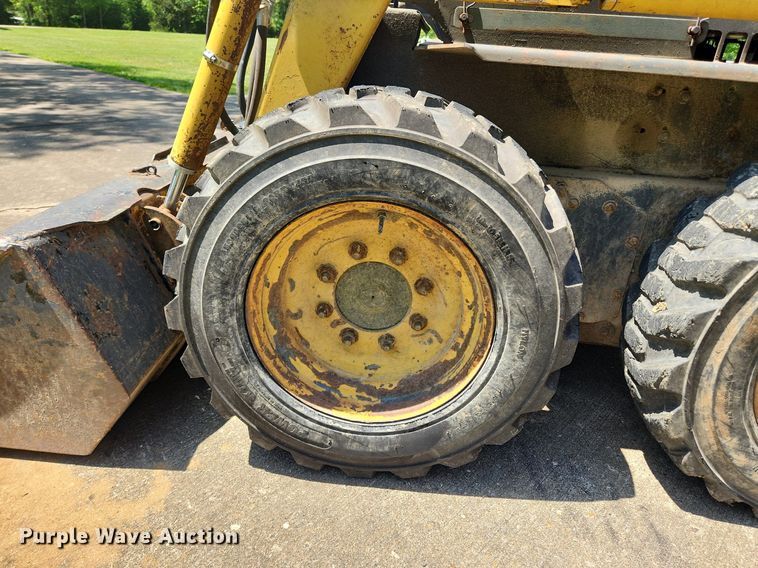 image for item MW9778 Mahto L1300  skid steer loader