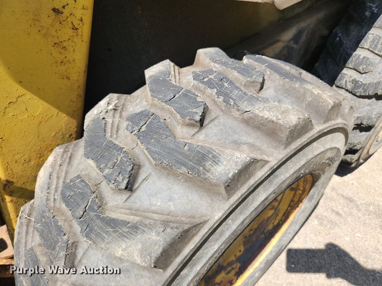 image for item MW9778 Mahto L1300  skid steer loader