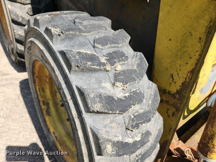 image for item MW9778 Mahto L1300  skid steer loader