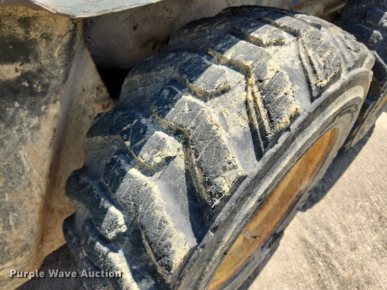 image for item MW9778 Mahto L1300  skid steer loader