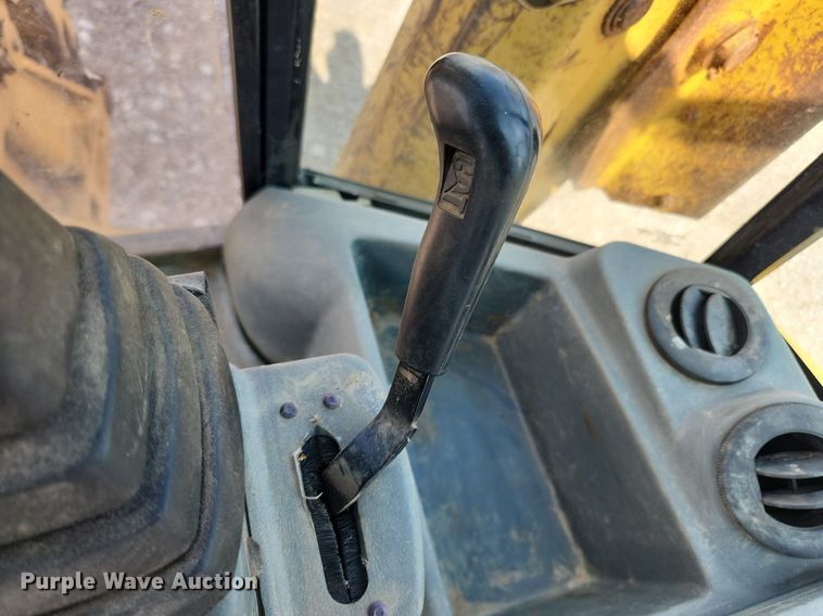 image for item MW9779 2003 Caterpillar 420D  backhoe