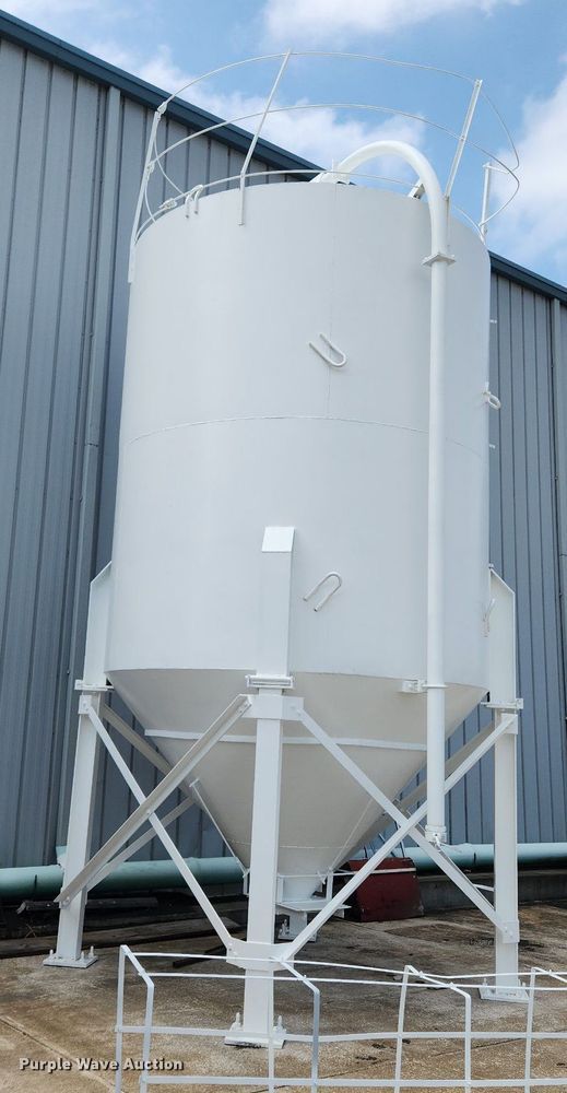 image for item MW9782 Cement powder silo