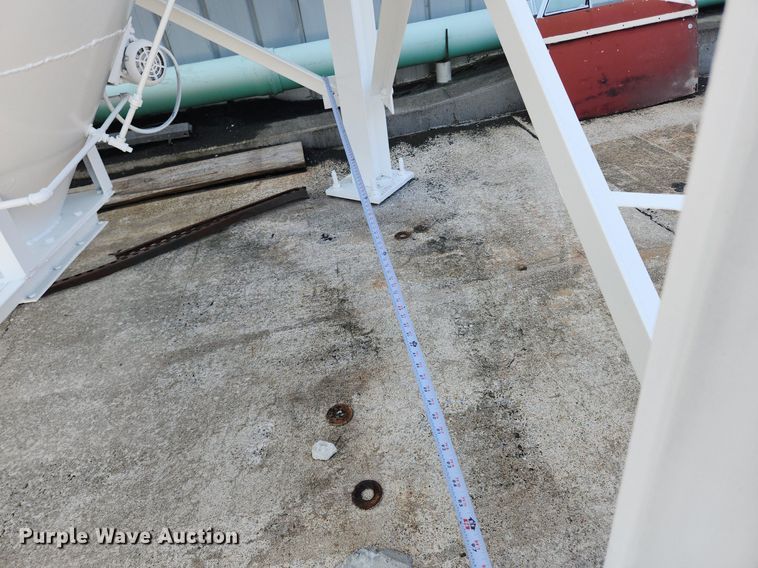 image for item MW9782 Cement powder silo