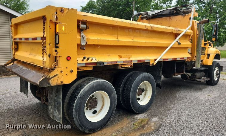 image for item MW9786 2009 International WorkStar 7500  dump truck