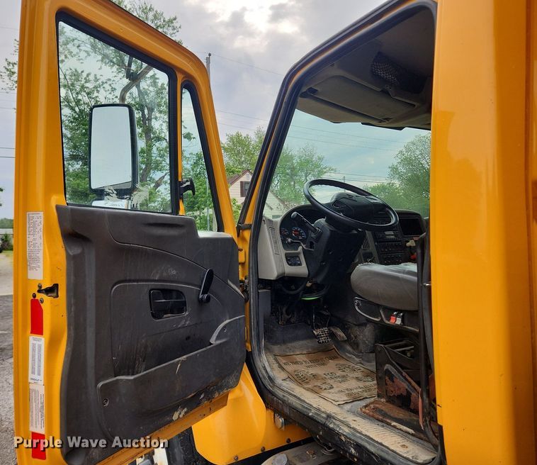 image for item MW9786 2009 International WorkStar 7500  dump truck