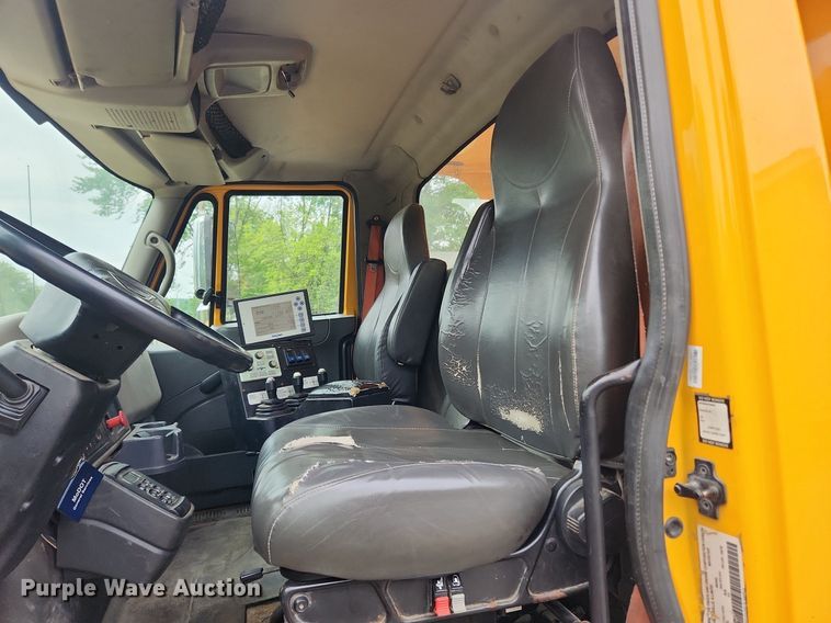 image for item MW9786 2009 International WorkStar 7500  dump truck