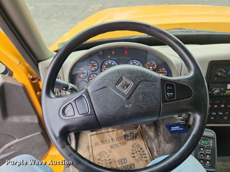 image for item MW9786 2009 International WorkStar 7500  dump truck