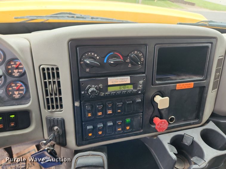 image for item MW9786 2009 International WorkStar 7500  dump truck