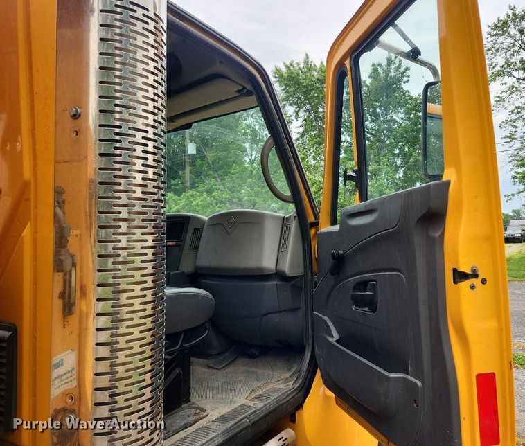 image for item MW9786 2009 International WorkStar 7500  dump truck