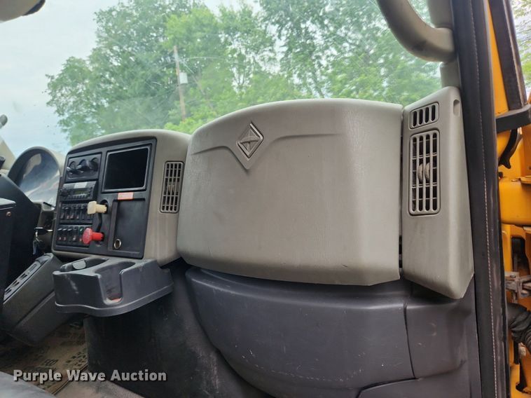 image for item MW9786 2009 International WorkStar 7500  dump truck