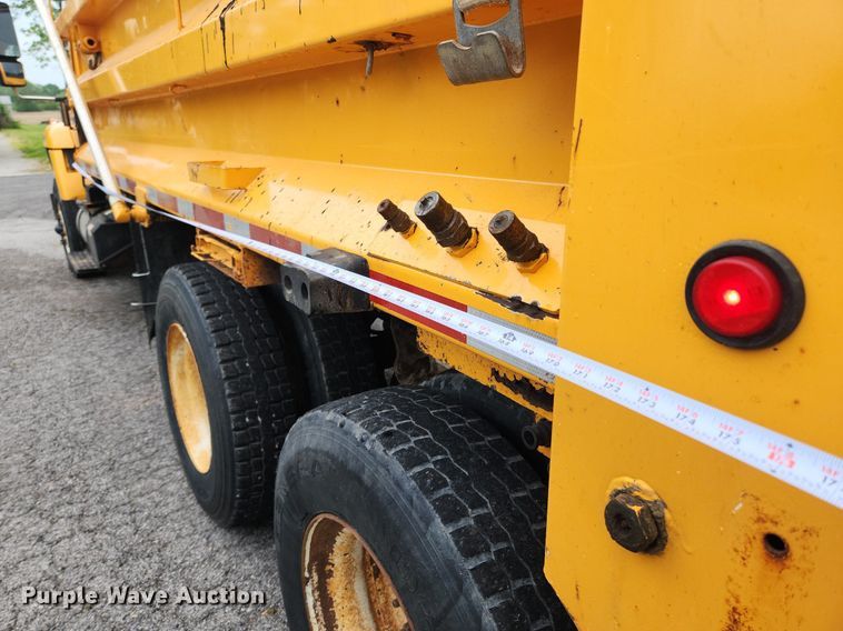 image for item MW9786 2009 International WorkStar 7500  dump truck