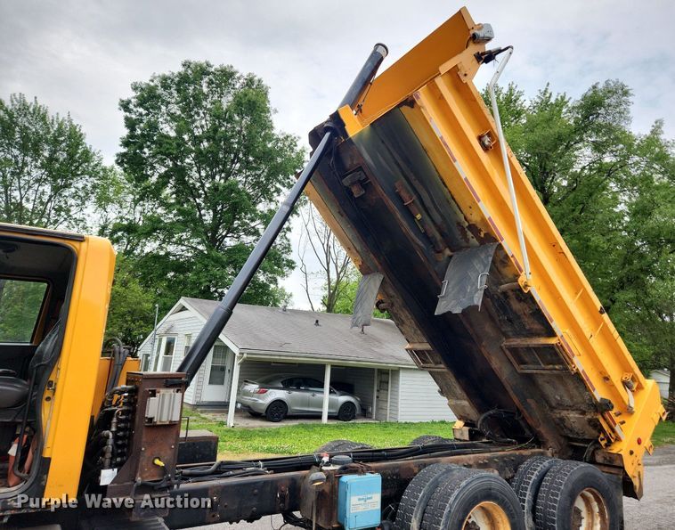 image for item MW9786 2009 International WorkStar 7500  dump truck