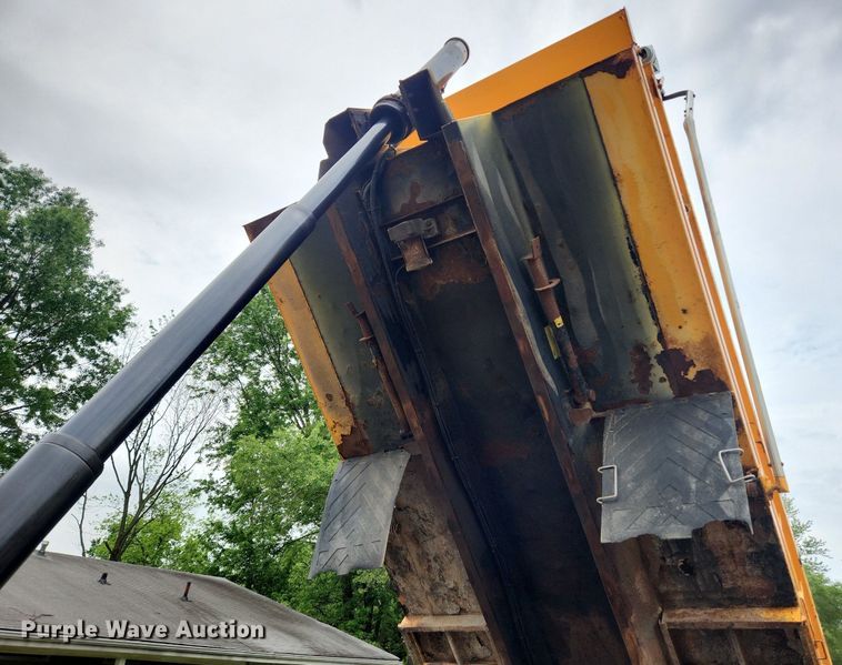 image for item MW9786 2009 International WorkStar 7500  dump truck