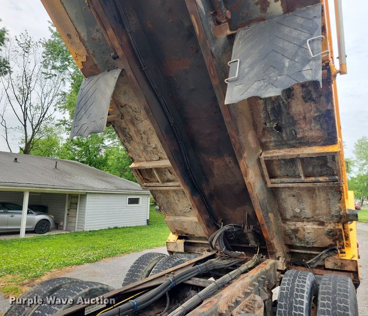 image for item MW9786 2009 International WorkStar 7500  dump truck