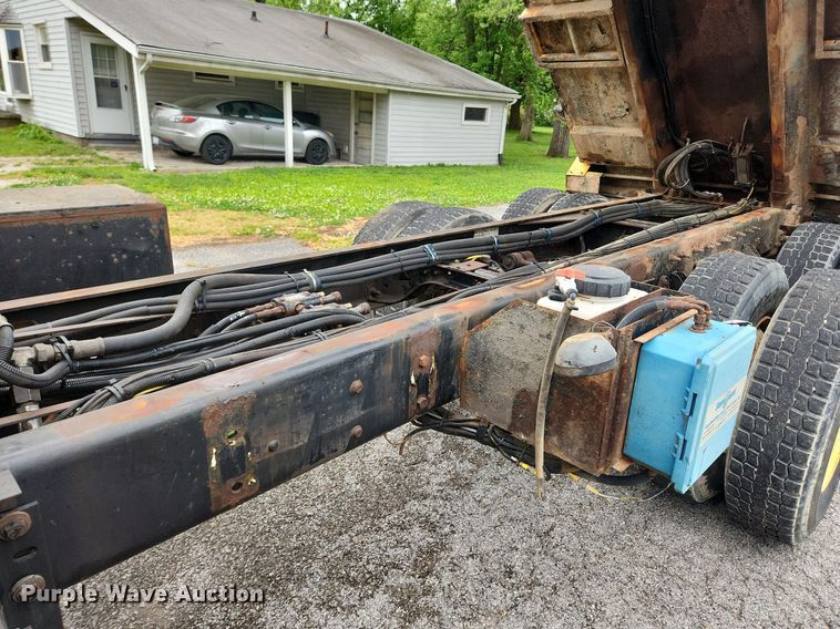 image for item MW9786 2009 International WorkStar 7500  dump truck