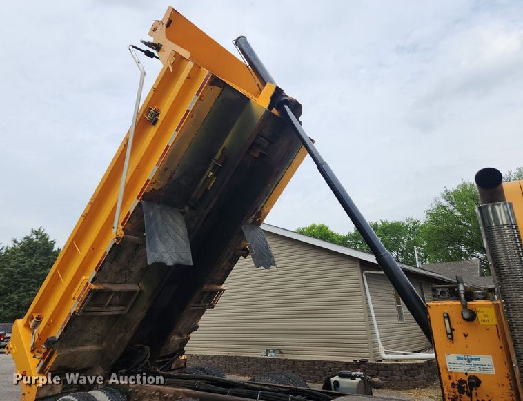 image for item MW9786 2009 International WorkStar 7500  dump truck