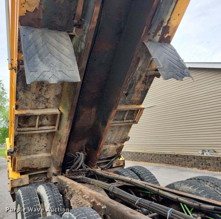 image for item MW9786 2009 International WorkStar 7500  dump truck