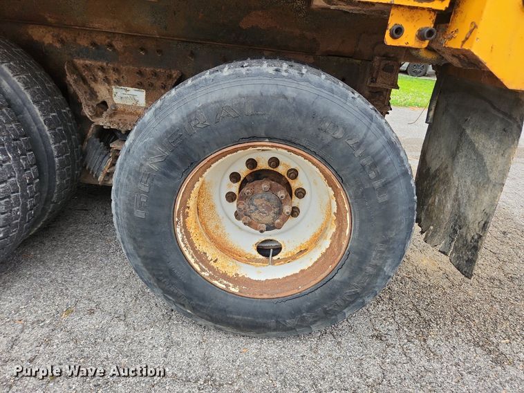 image for item MW9786 2009 International WorkStar 7500  dump truck