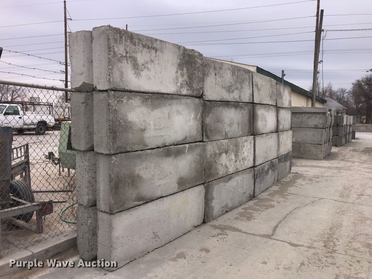 image for item ZA0225 (16) concrete edge bunker blocks