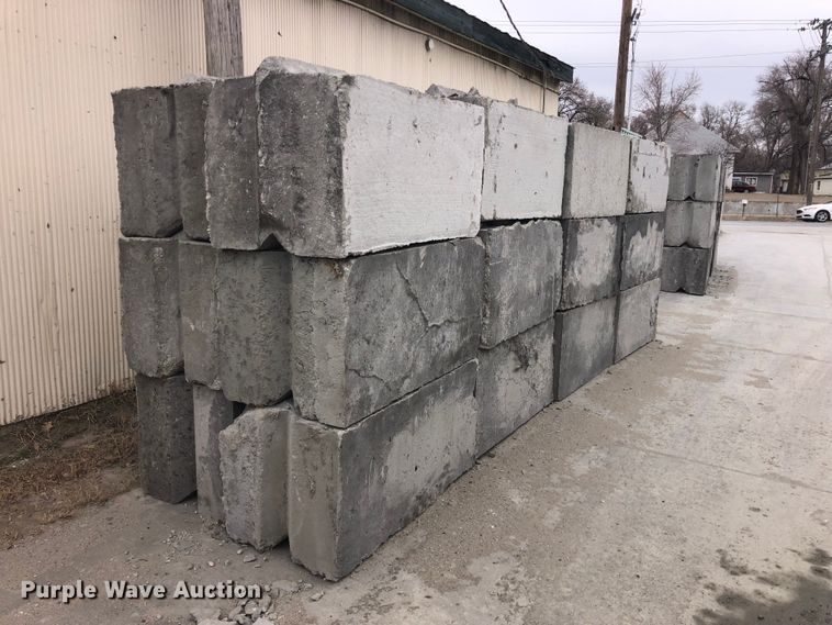 image for item ZA0230 (24) concrete edge bunker blocks
