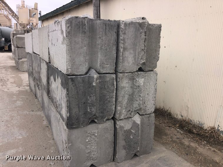 image for item ZA0231 (24) concrete edge bunker blocks