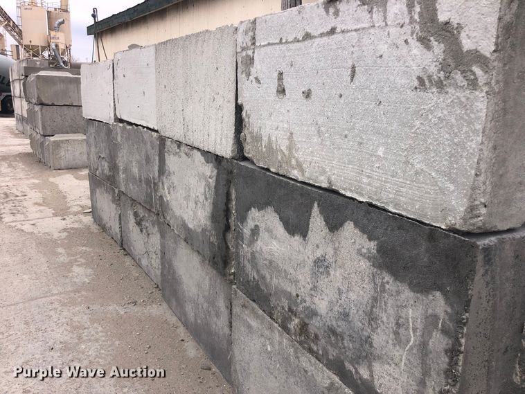 image for item ZA0232 (24) concrete edge bunker blocks