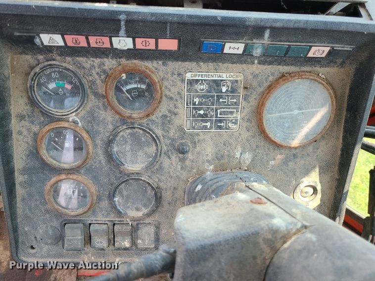 image for item DC6065 Belarus 825  MFWD tractor