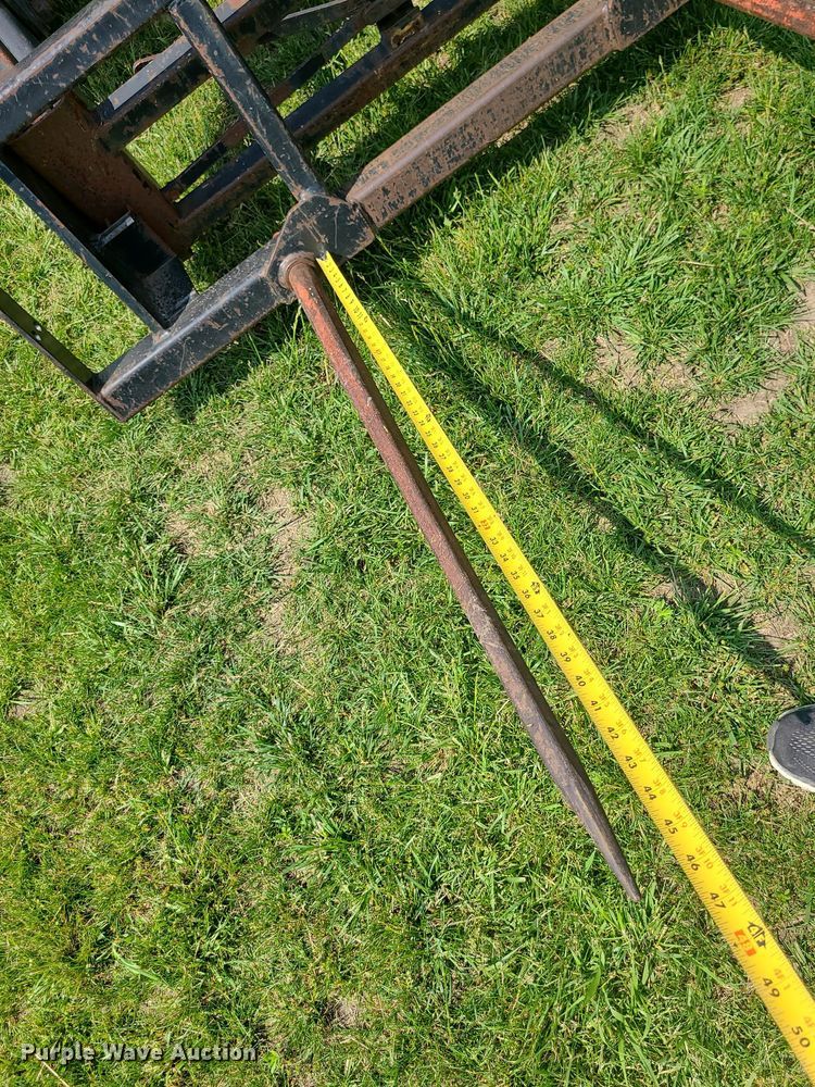 image for item DC6065 Belarus 825  MFWD tractor