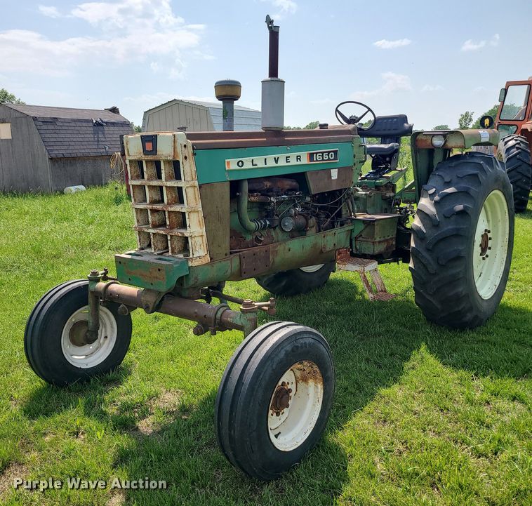 image for item DC6066 1966 Oliver 1650  tractor