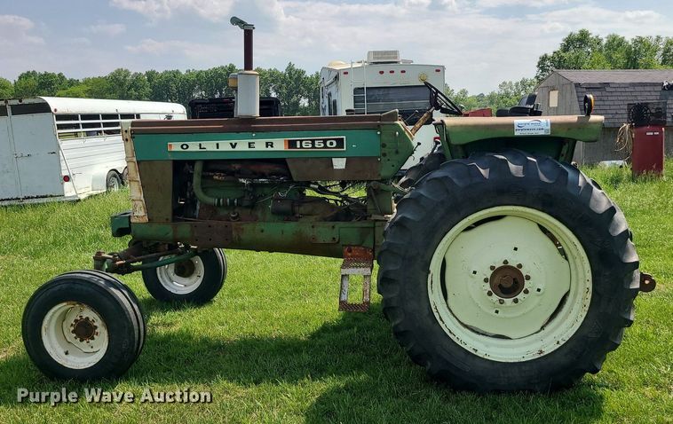 image for item DC6066 1966 Oliver 1650  tractor