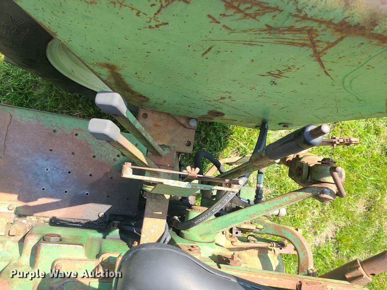 image for item DC6066 1966 Oliver 1650  tractor