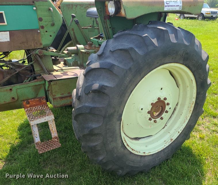 image for item DC6066 1966 Oliver 1650  tractor