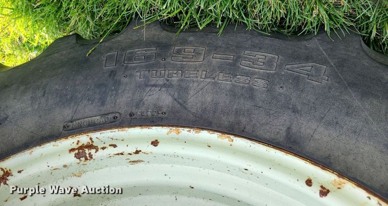 image for item DC6066 1966 Oliver 1650  tractor