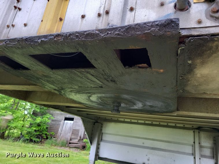 image for item DK5234 2001 Merritt  livestock trailer