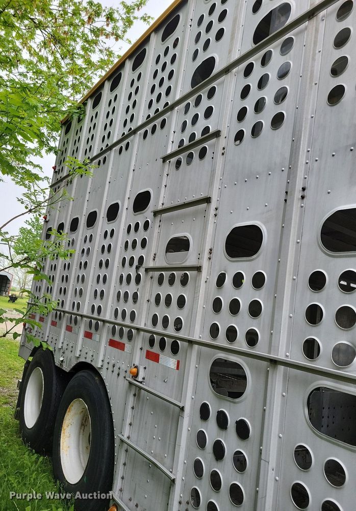 image for item DK5234 2001 Merritt  livestock trailer