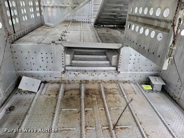 image for item DK5234 2001 Merritt  livestock trailer