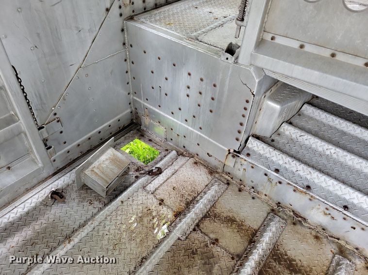 image for item DK5234 2001 Merritt  livestock trailer