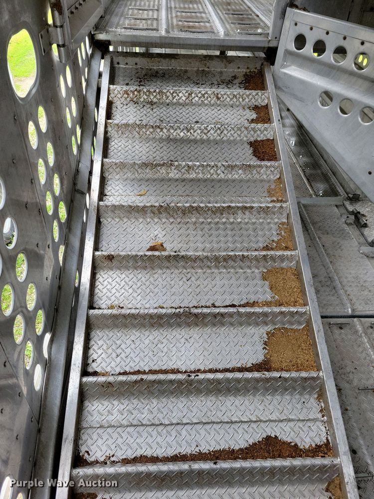 image for item DK5234 2001 Merritt  livestock trailer